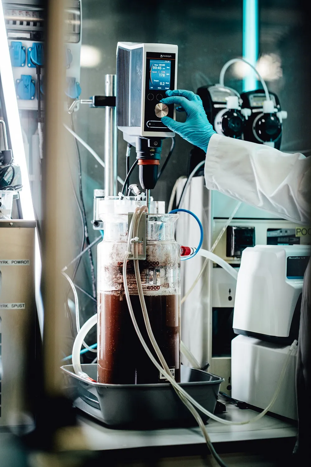 Reaktor laboratoryjny z bakteriami anammox