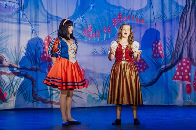 Snow White at The Watling Spaces – The Roxy Pantomime Review