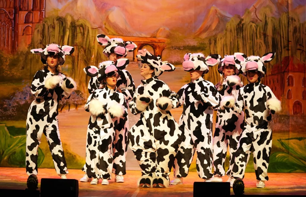 Record Crowds Enjoy Fe‑Fi‑Fo‑Fun at Gala Durham’s Winter Pantomime Season