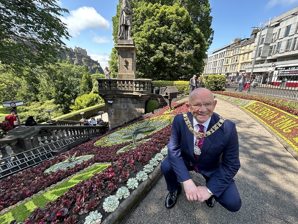 Edinburgh’s Floral Clock Blooms in Tribute to 200 Years of Braille