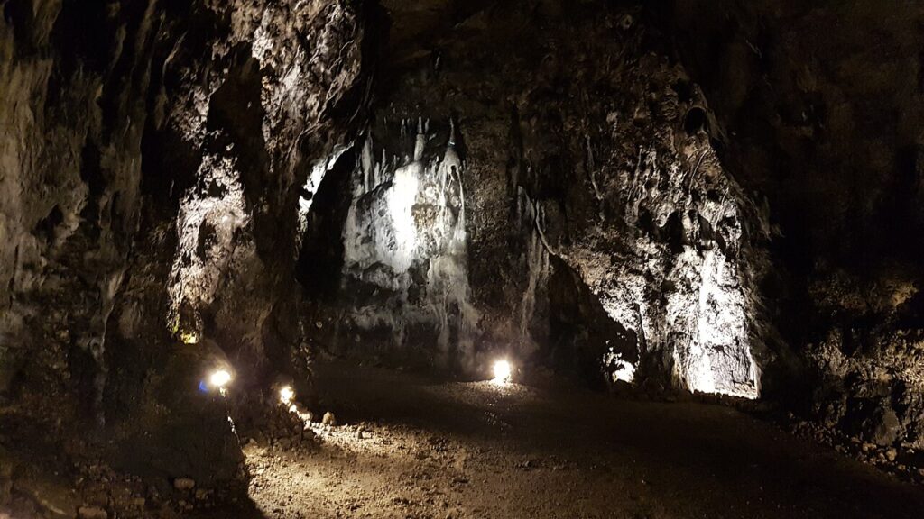Grota Łokietka Cave in Ojców National Park - credit: Kliniec, CC BY-SA 4.0
