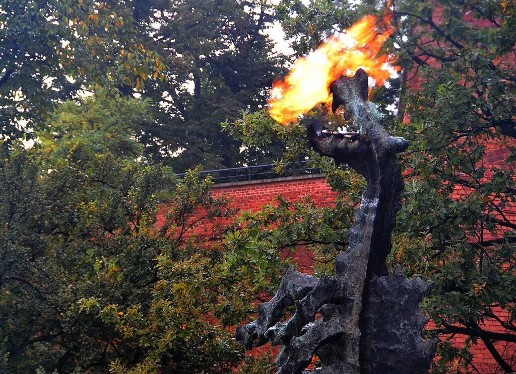Smok wawelski / Wawel Dragon in Kraków - By Babiesan, CC BY-SA 3.0