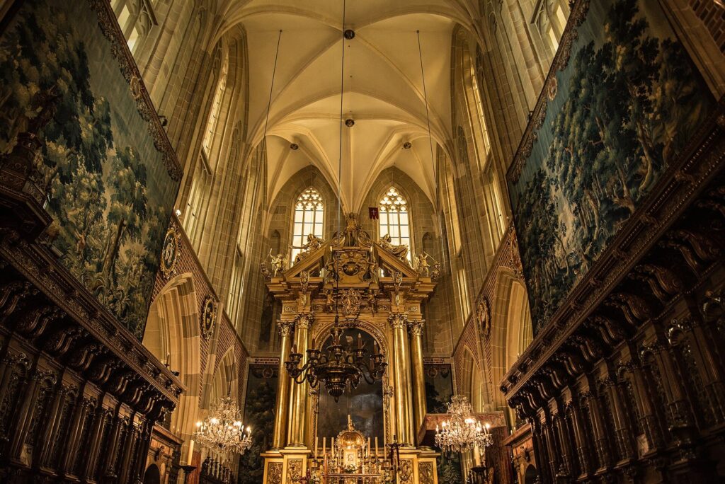 Katedra Wawelska / Wawel Cathedral in Krakow interior - credit: Olliebailie, CC BY-SA 4.0