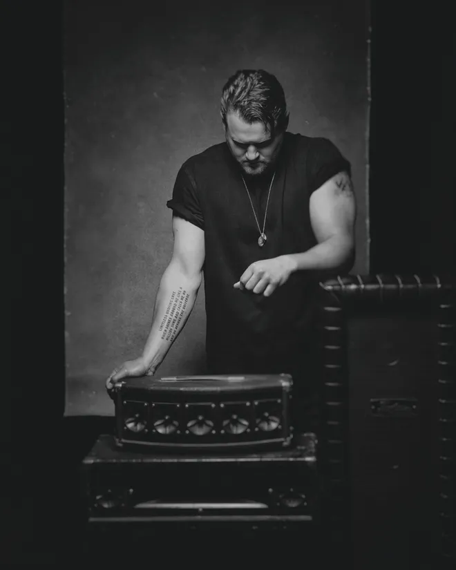 Joey Wit Black and White