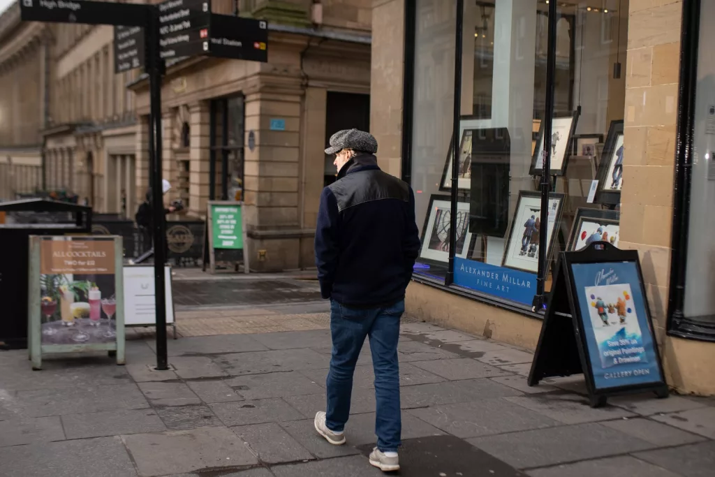 Beloved ‘Gadgie’ Artist Bids Farewell to Newcastle Gallery After Decades of Success