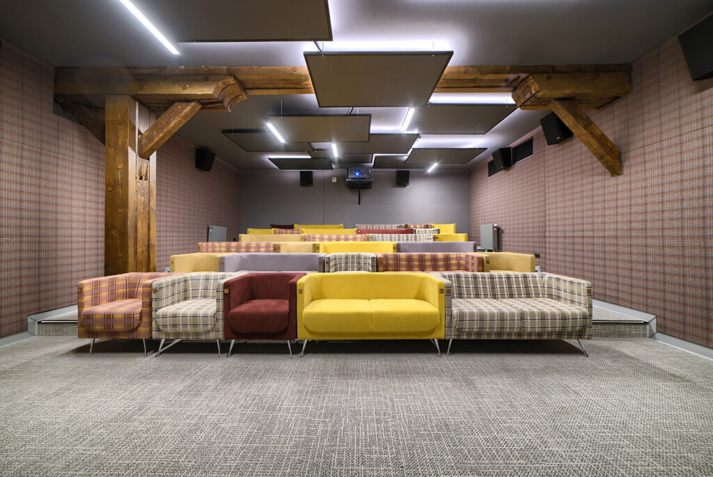 The interior of Kino Muza. Taken by Radek Słowik (www.bilbil.pl)