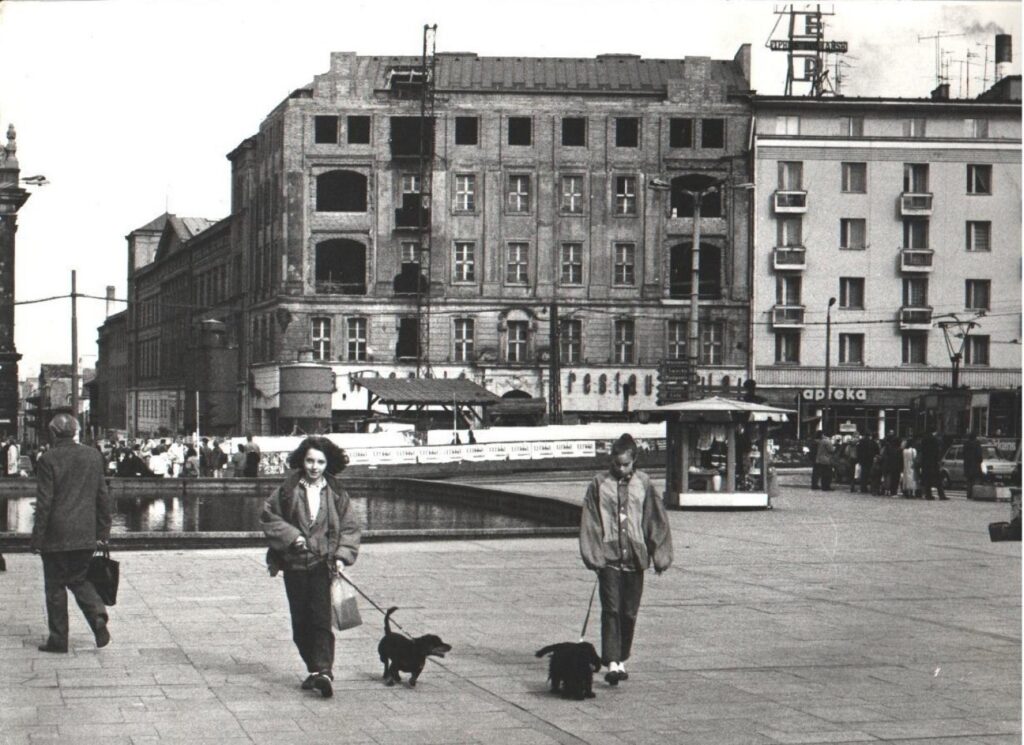 The Oldest Restaurants in Poznań: Bazar 1838, Ratuszowa, and the Living History of the Old Market Square.