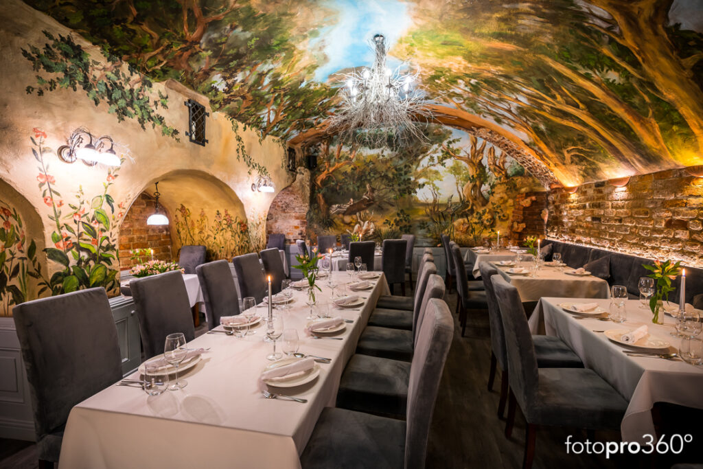 The Oldest Restaurants in Poznań: Bazar 1838, Ratuszowa, and the Living History of the Old Market Square.