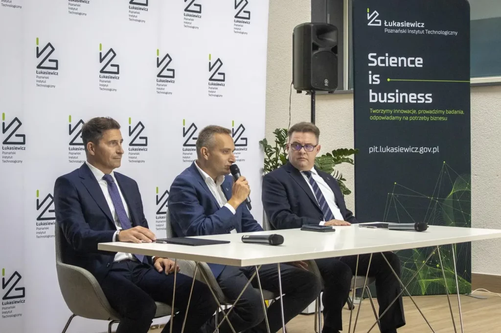 Press conference regarding autonomous trams in Poznań: on photo Krzysztof Dostatni, Mariusz Wiśniewski, Rafał Cichy.