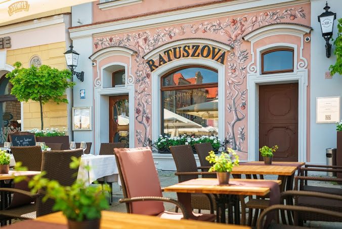 The Oldest Restaurants in Poznań: Bazar 1838, Ratuszowa, and the Living History of the Old Market Square.