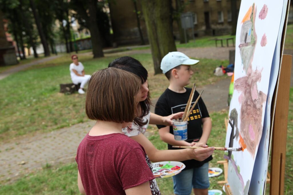 Małe Formy Malarskie w Parku Wilsona Bring Free Open-Air Art to Poznań