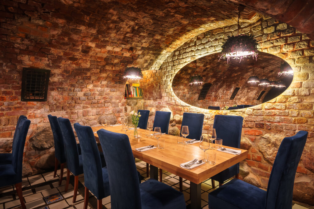 The Oldest Restaurants in Poznań: Bazar 1838, Ratuszowa, and the Living History of the Old Market Square.