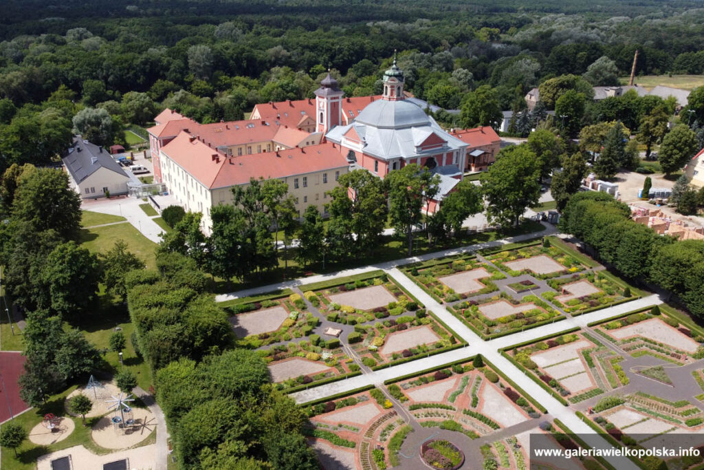 Something Worth Exploring! Photo Credit: www.galeriawielkopolska.info