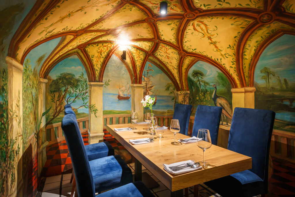 The Oldest Restaurants in Poznań: Bazar 1838, Ratuszowa, and the Living History of the Old Market Square.