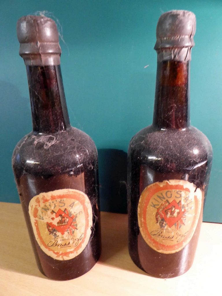 Divers Retrieve Century-Old Beer Bottles From Shipwrecked Vessel Wallachia