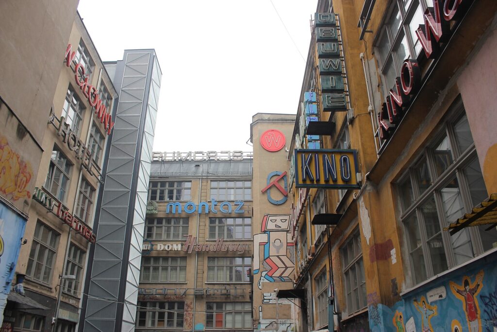 Wroclaw Neon Gallery - Andrzej Otrębski, CC BY-SA 4.0