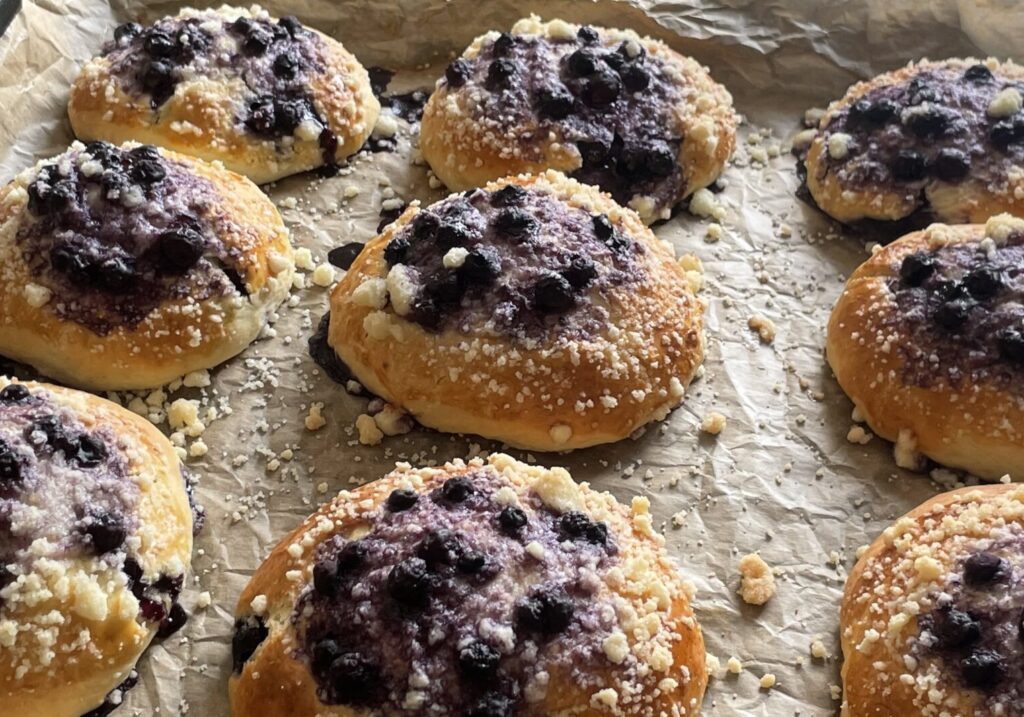Where to Find the Best Blueberry Buns (Jagodzianki) in Wrocław This Summer?