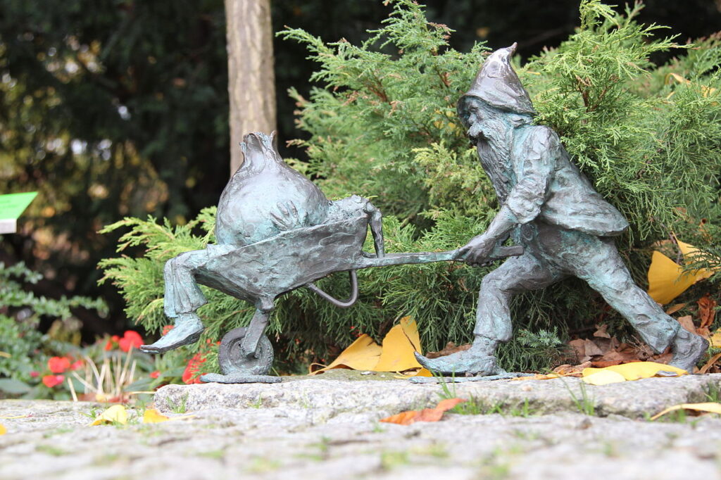 Wroclaw Dwarves, Gardener and Manager - credit Pnapora, CC BY-SA 3.0