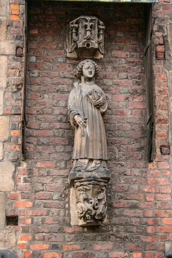 Legends of Wrocław: the saint without a leg