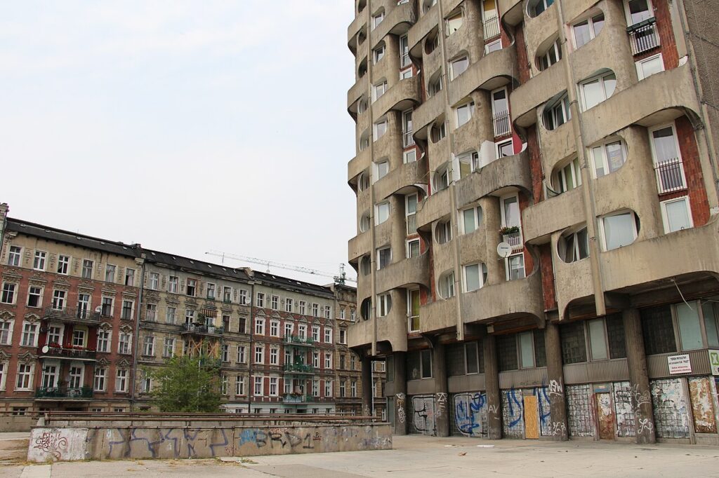 Sedesowce before restoration - credit: Fred Romero, CC BY 2.0