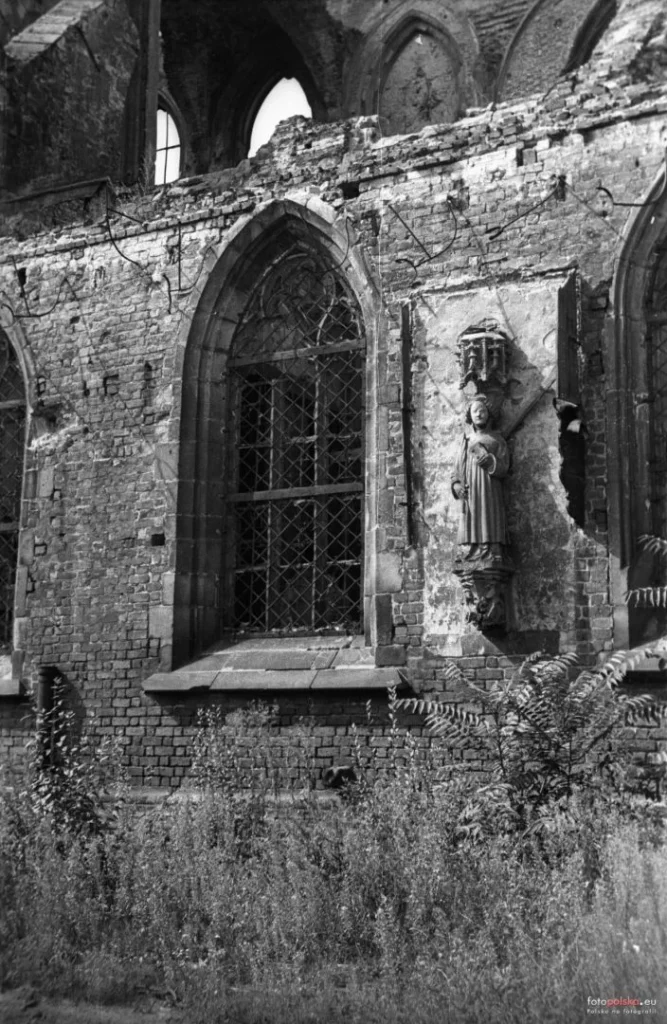 Legends of Wrocław: the saint without a leg