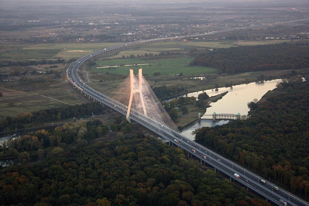 Wroclaw Redzinski Bridge - credit: Łukasz Czyżykowski, CC BY-SA 2.0